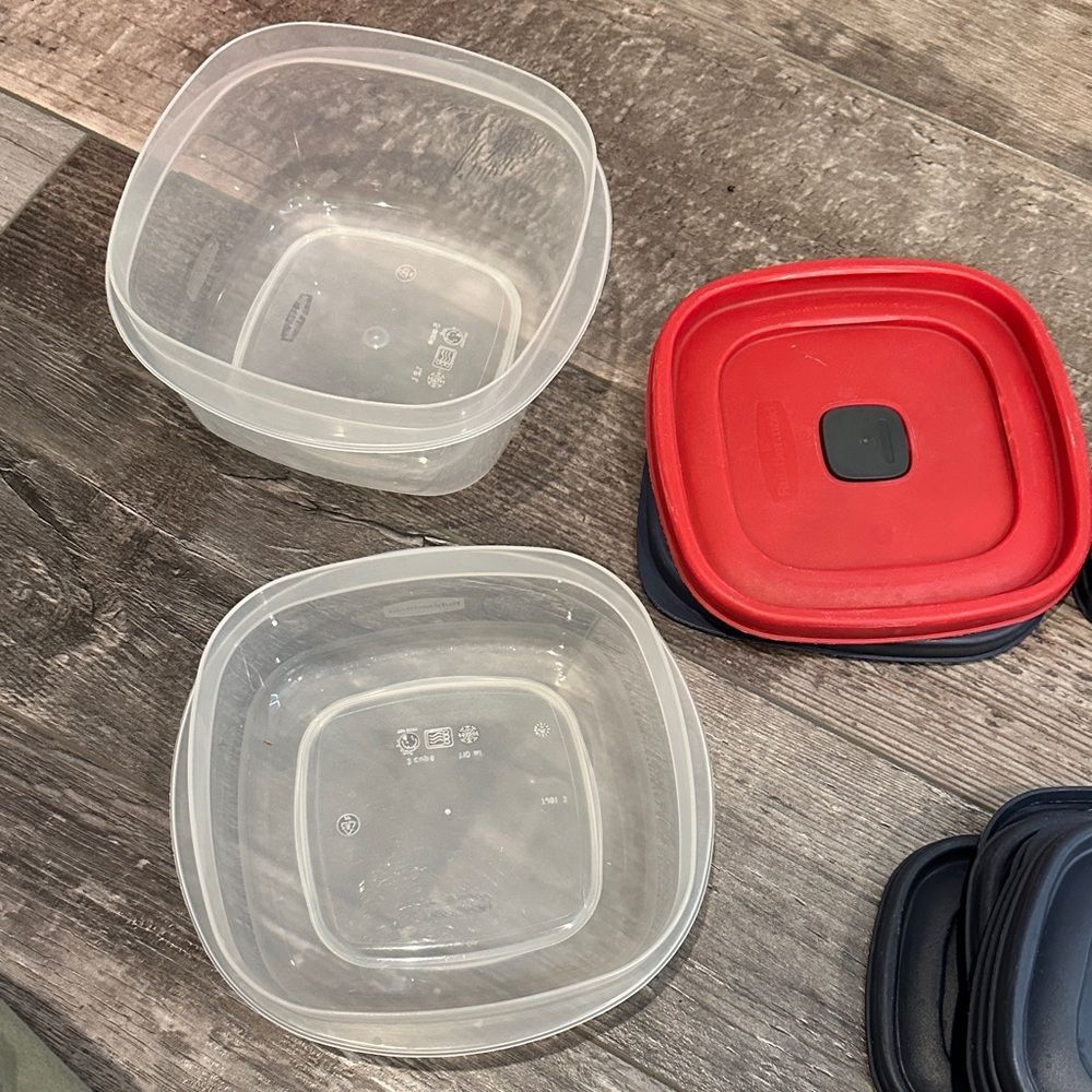 17 Piece Food Storage Container Bundle: Tupperware, Rubbermaid, Lock&Lock - Picture 2 of 14